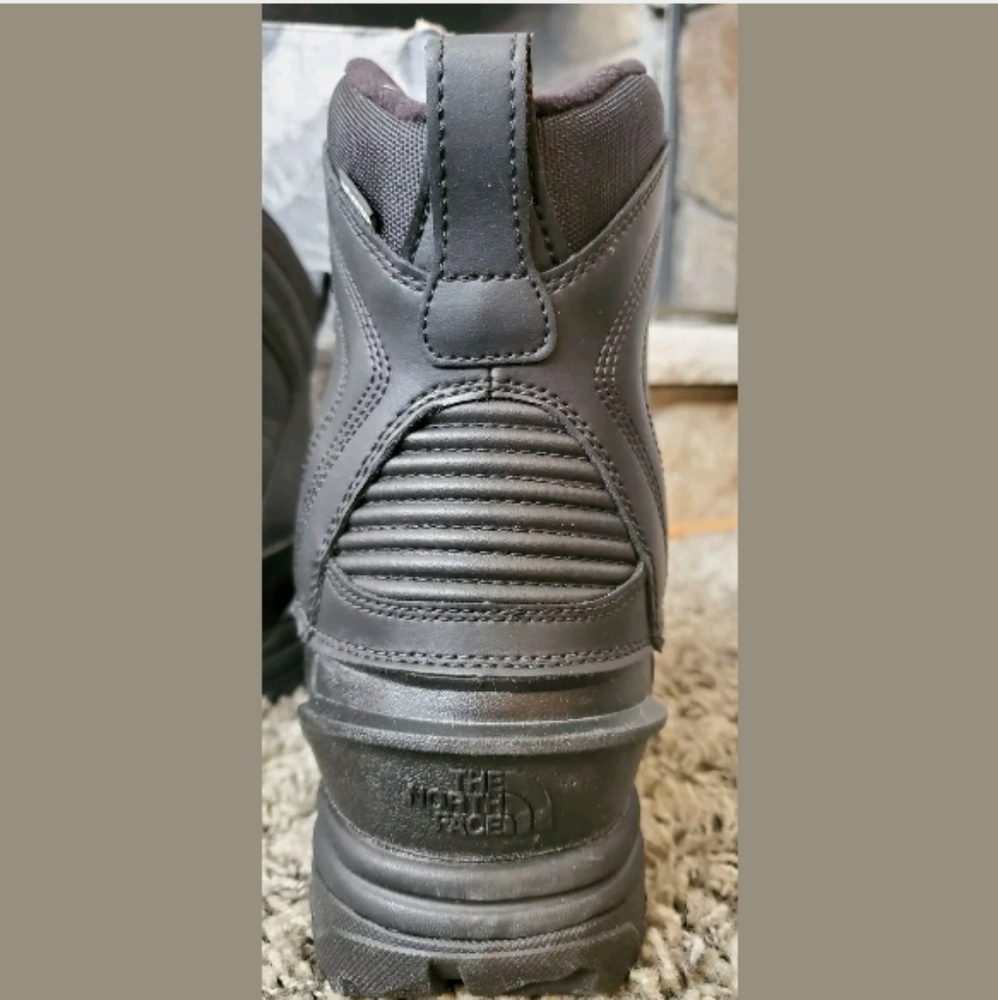 The North Face Black Chilkat Evo Waterproof boots - Picture 2 of 4